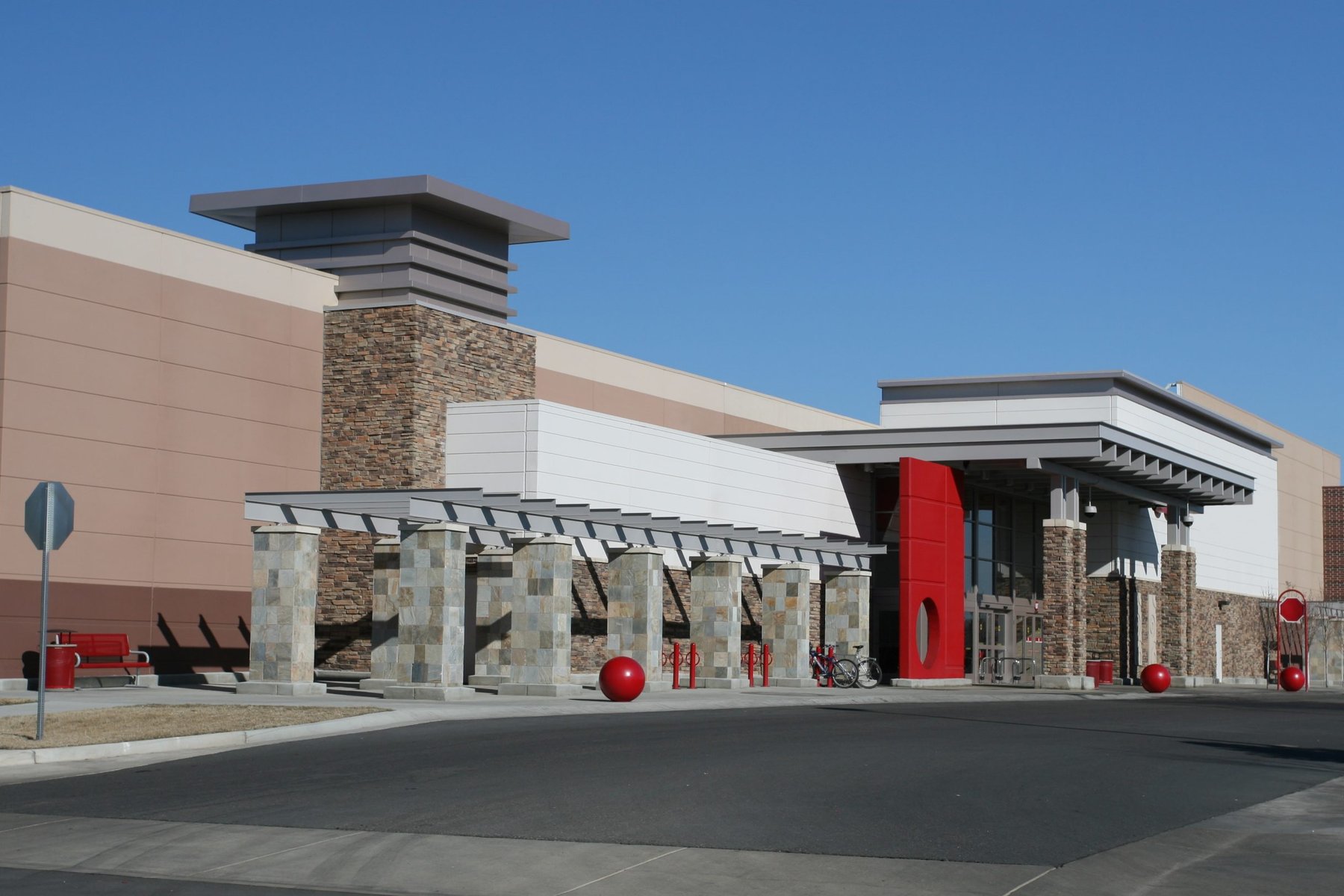 Facility and multi-site locksmith service for commercial buildings